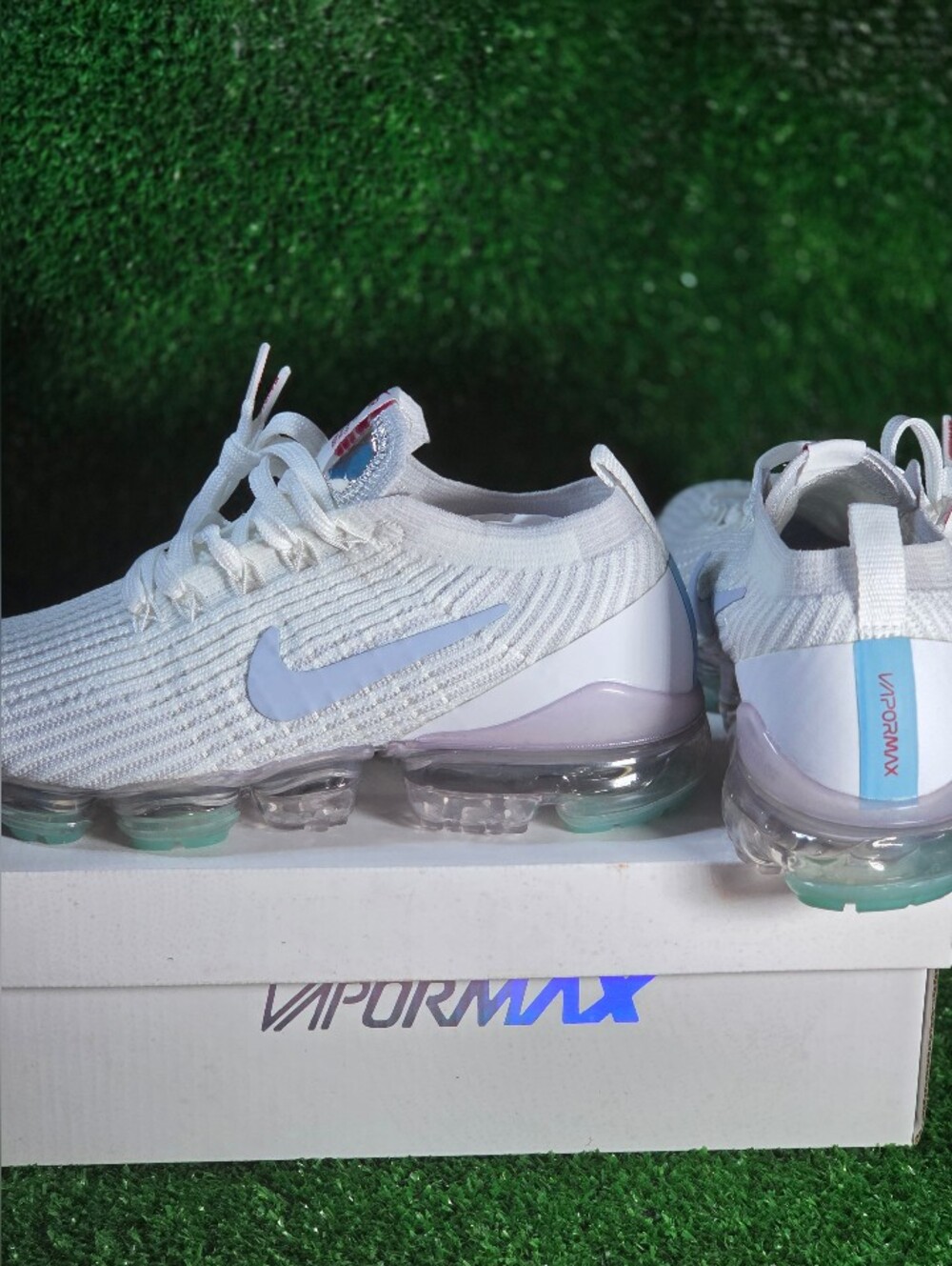 Nike Women’s VaporMax Flyknit Sneaker - Blue 💙 White Airmax Brand New Size 6 - Picture 3 of 8